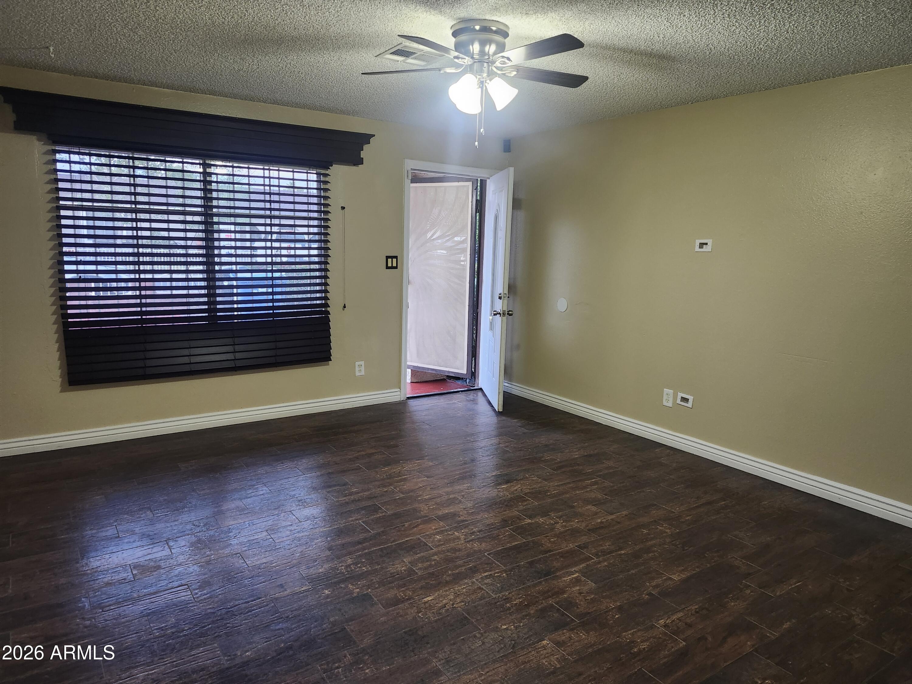 5025 W VERNON Avenue