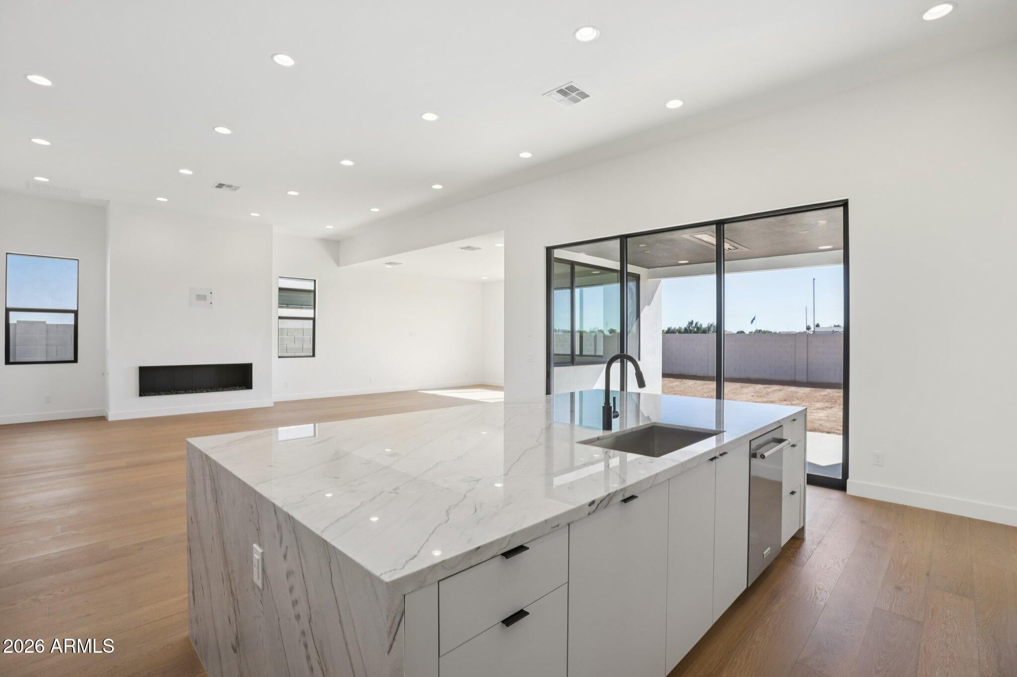 2331 E AQUARIUS Place