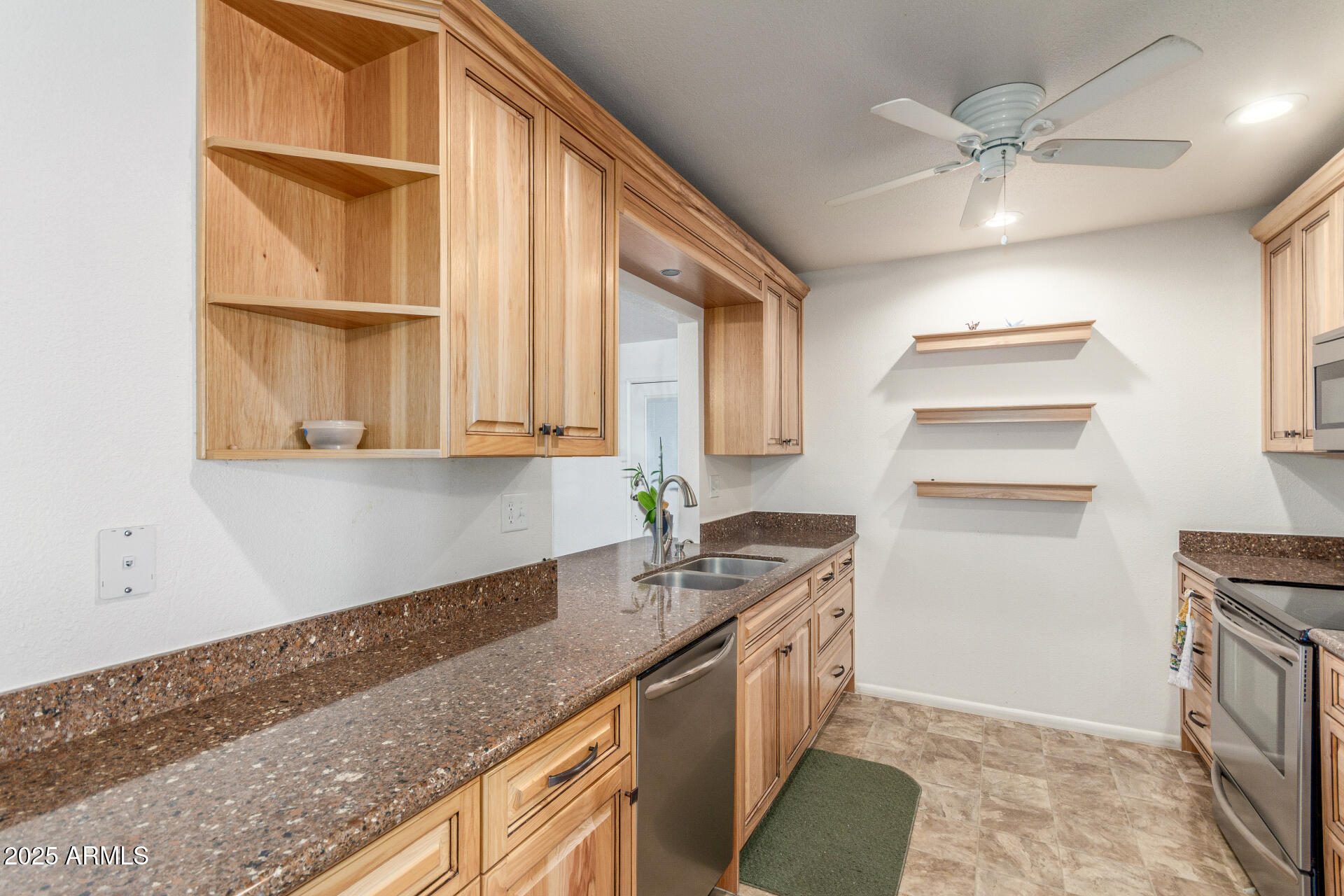 9732 W NEWPORT Drive