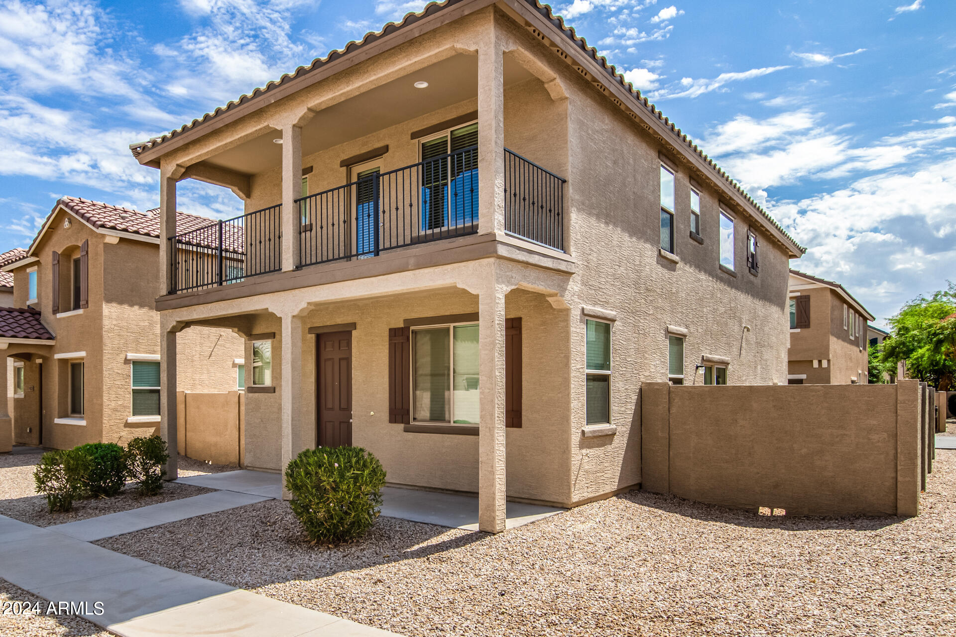 925 E AGUA FRIA Lane