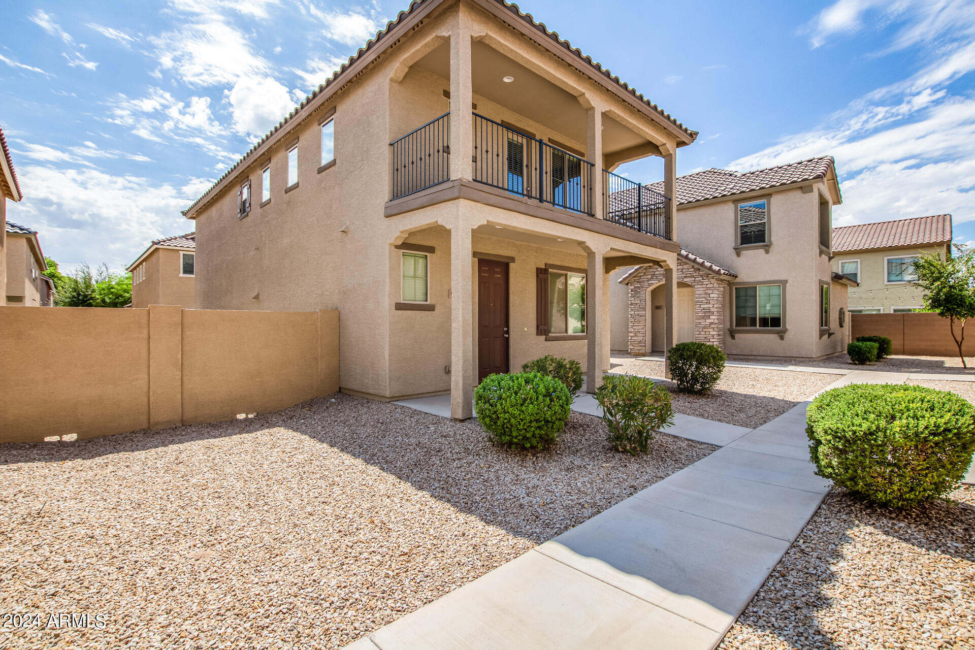 925 E AGUA FRIA Lane