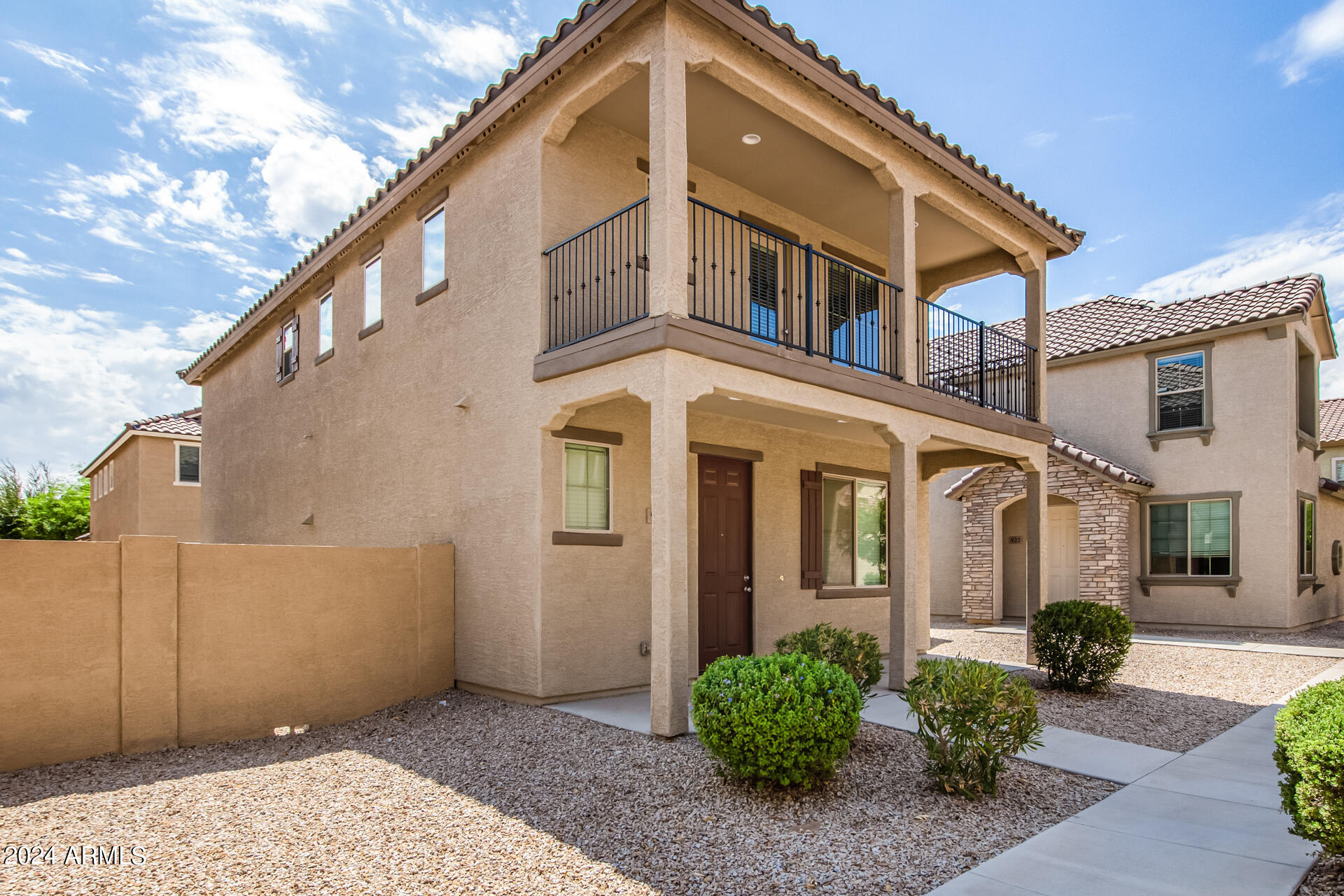 925 E AGUA FRIA Lane