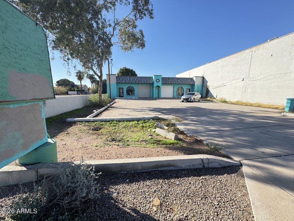 Photo of 236 N Country Club Drive, Mesa, AZ 85201 (MLS # 6972854)