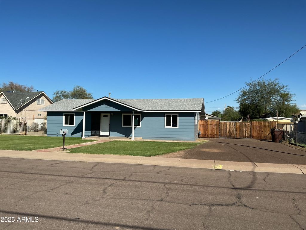 Photo of 11525 N 81st Avenue, Peoria, AZ 85345 (MLS # 6928996)
