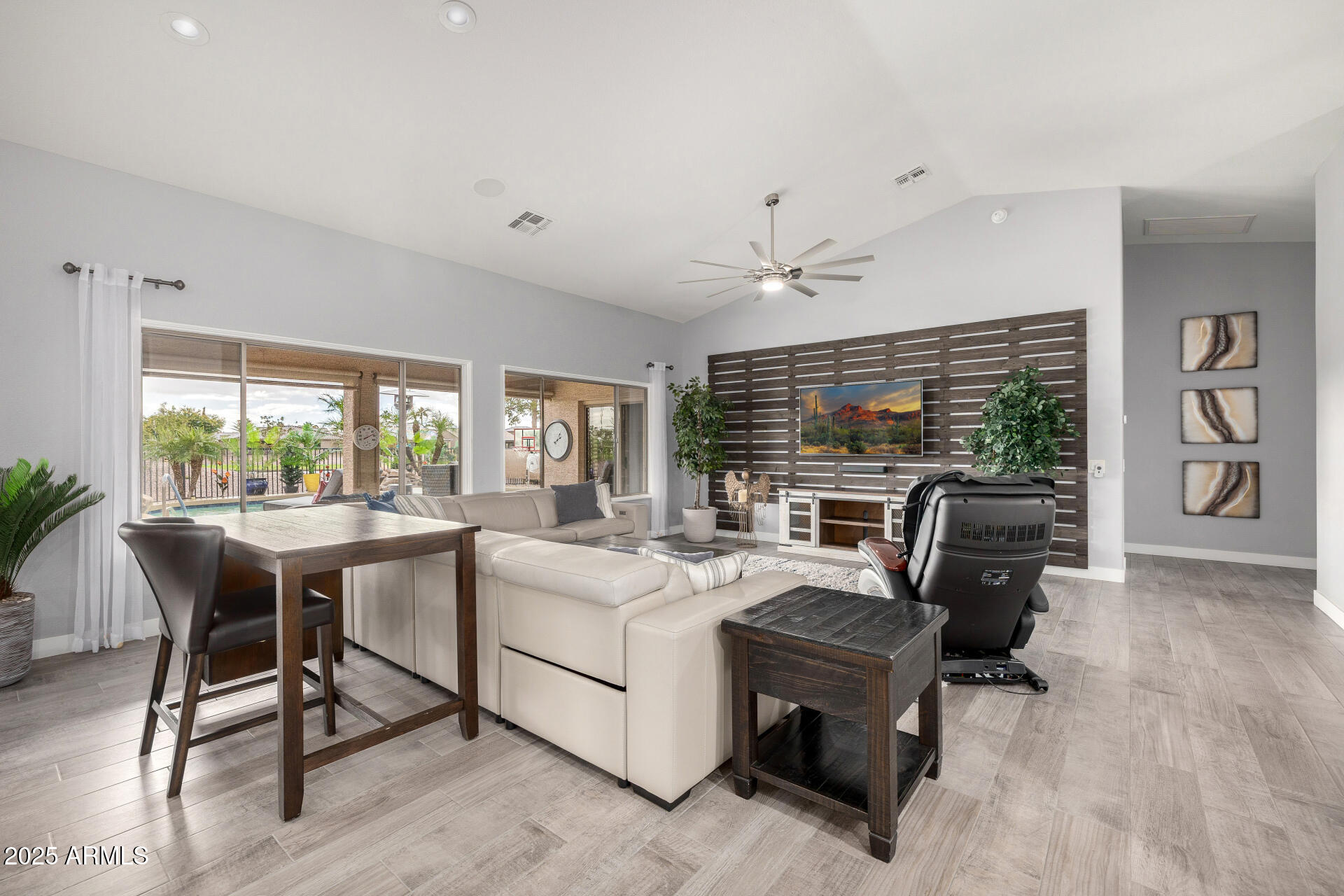 9425 E SUNRIDGE Drive