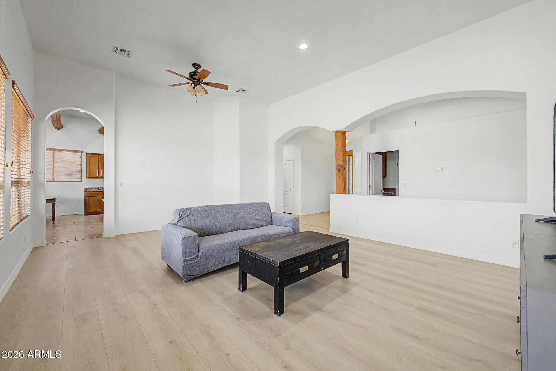 1120 E CIRCLE MOUNTAIN Road
