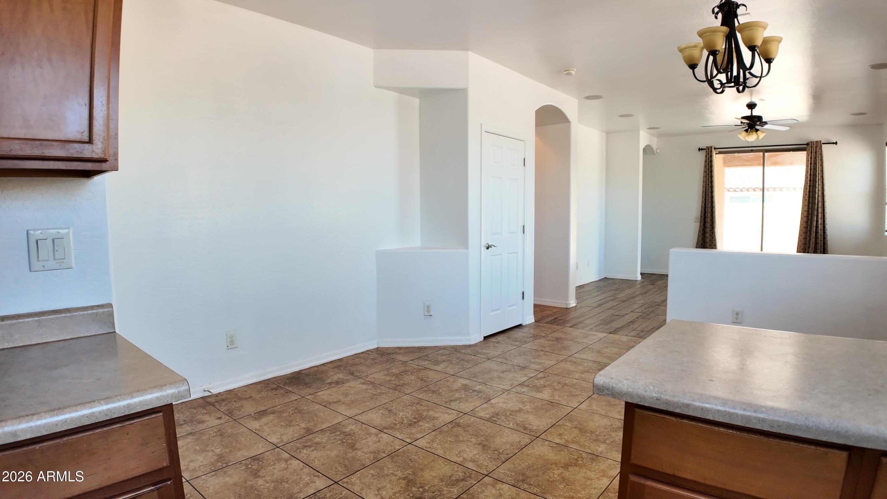 2618 W GARY Way