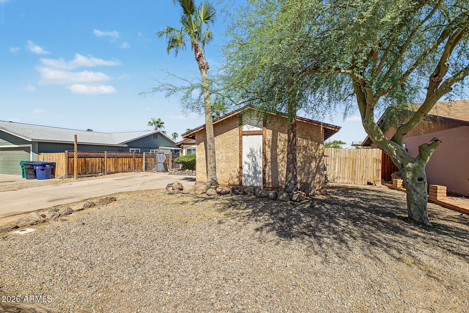 604 W EMELITA Avenue