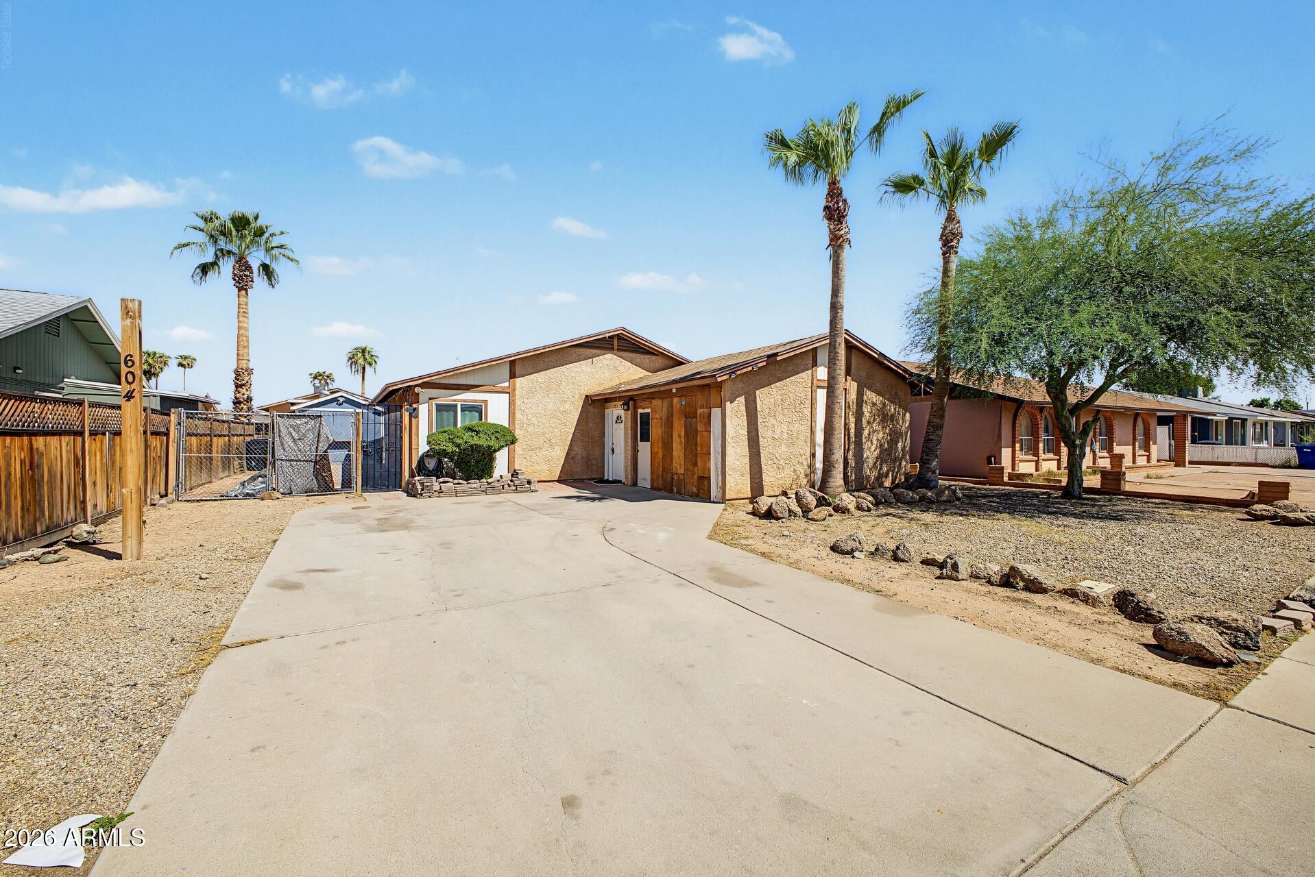 604 W EMELITA Avenue
