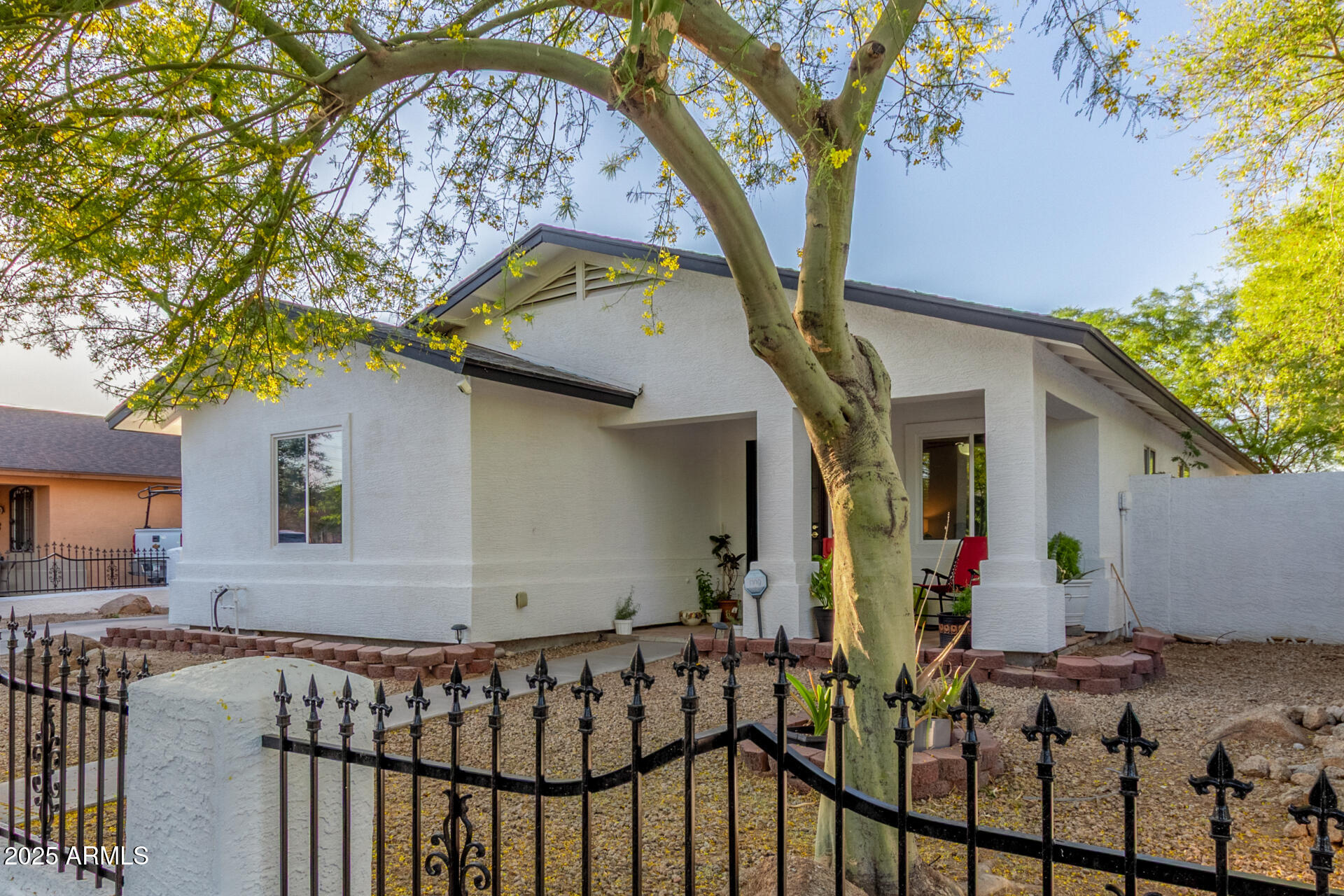 1402 W LYDIA Lane