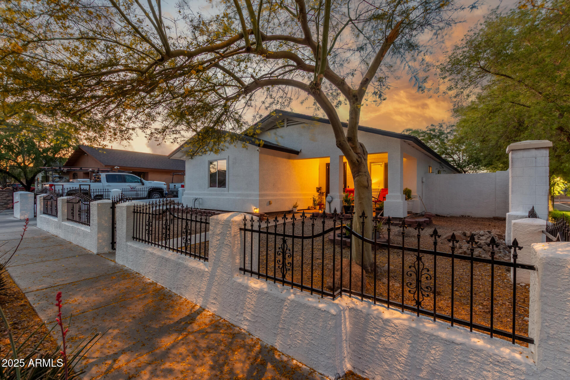1402 W LYDIA Lane