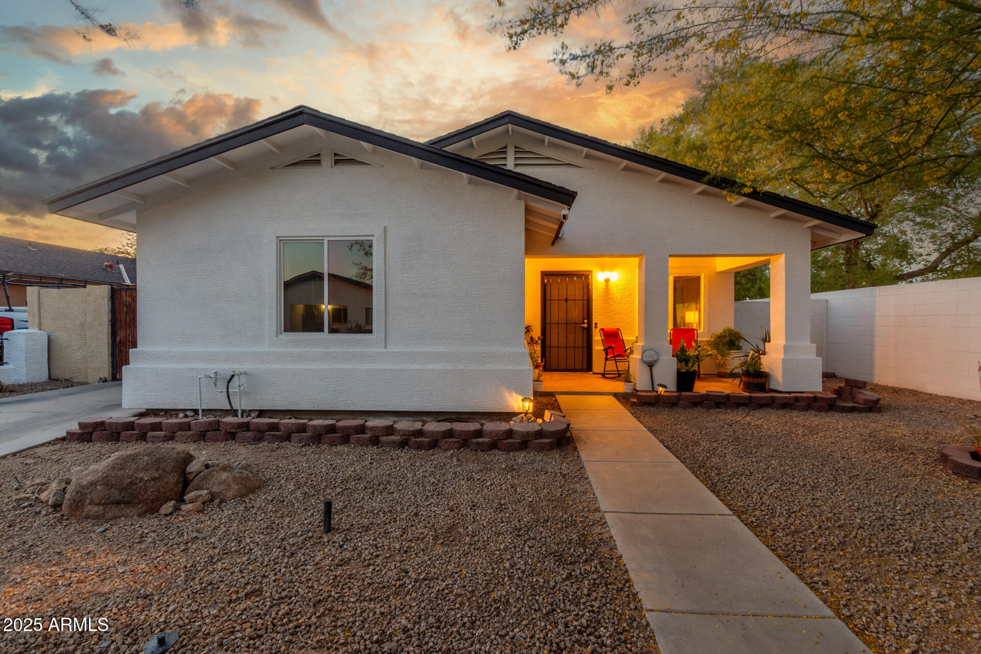 1402 W LYDIA Lane