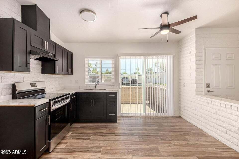5926 W ROSE Lane