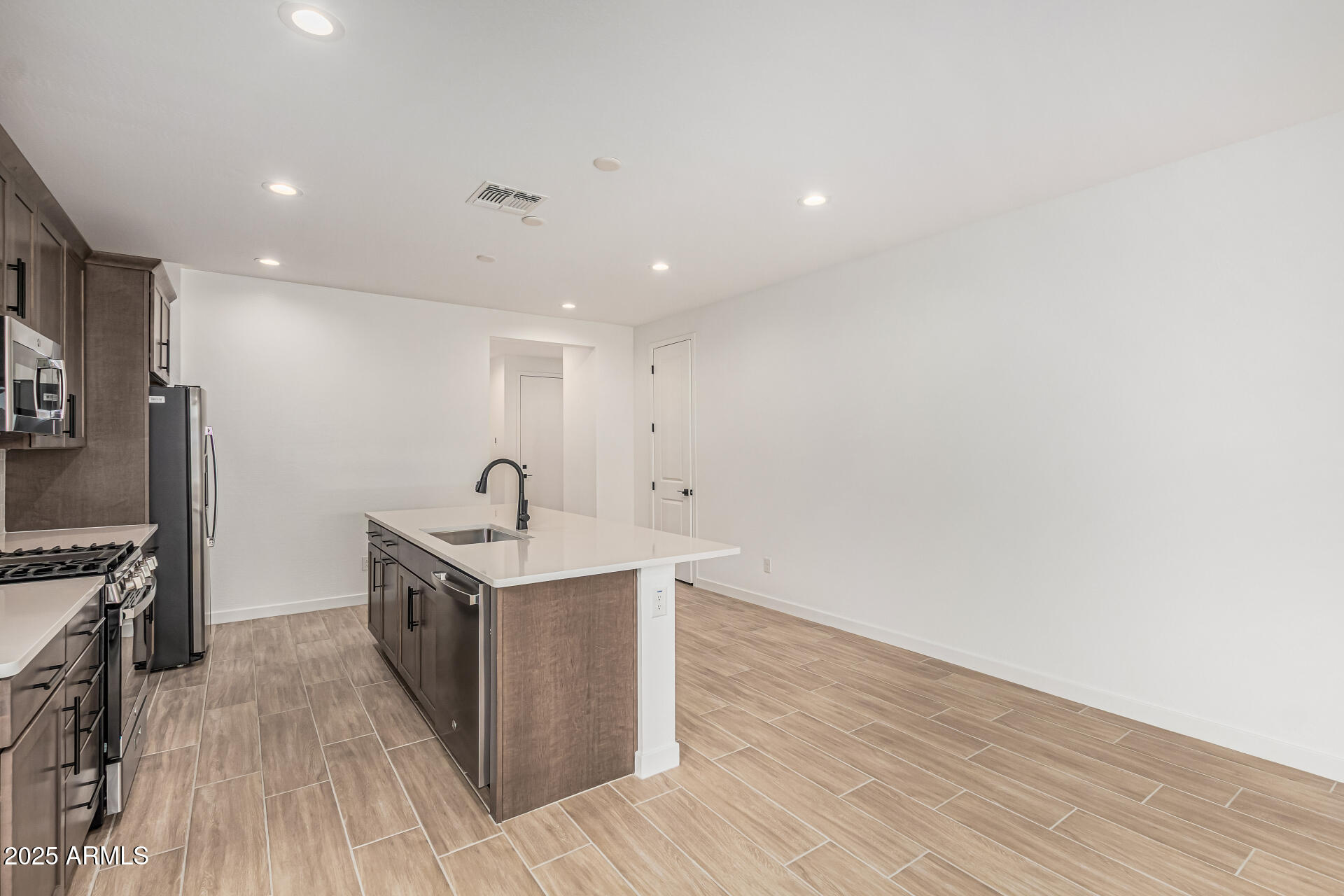 15820 W VOGEL Avenue