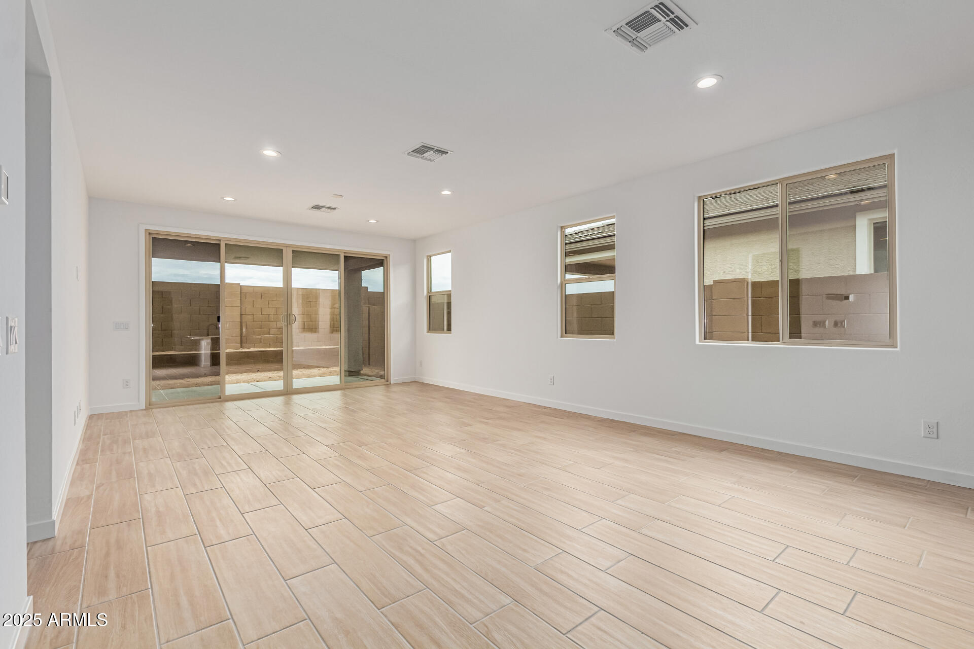 15820 W VOGEL Avenue