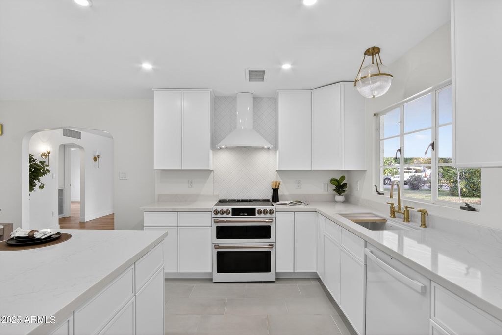 Photo of 1426 S Grandview Drive, Tempe, AZ 85281 (MLS # 6960846)