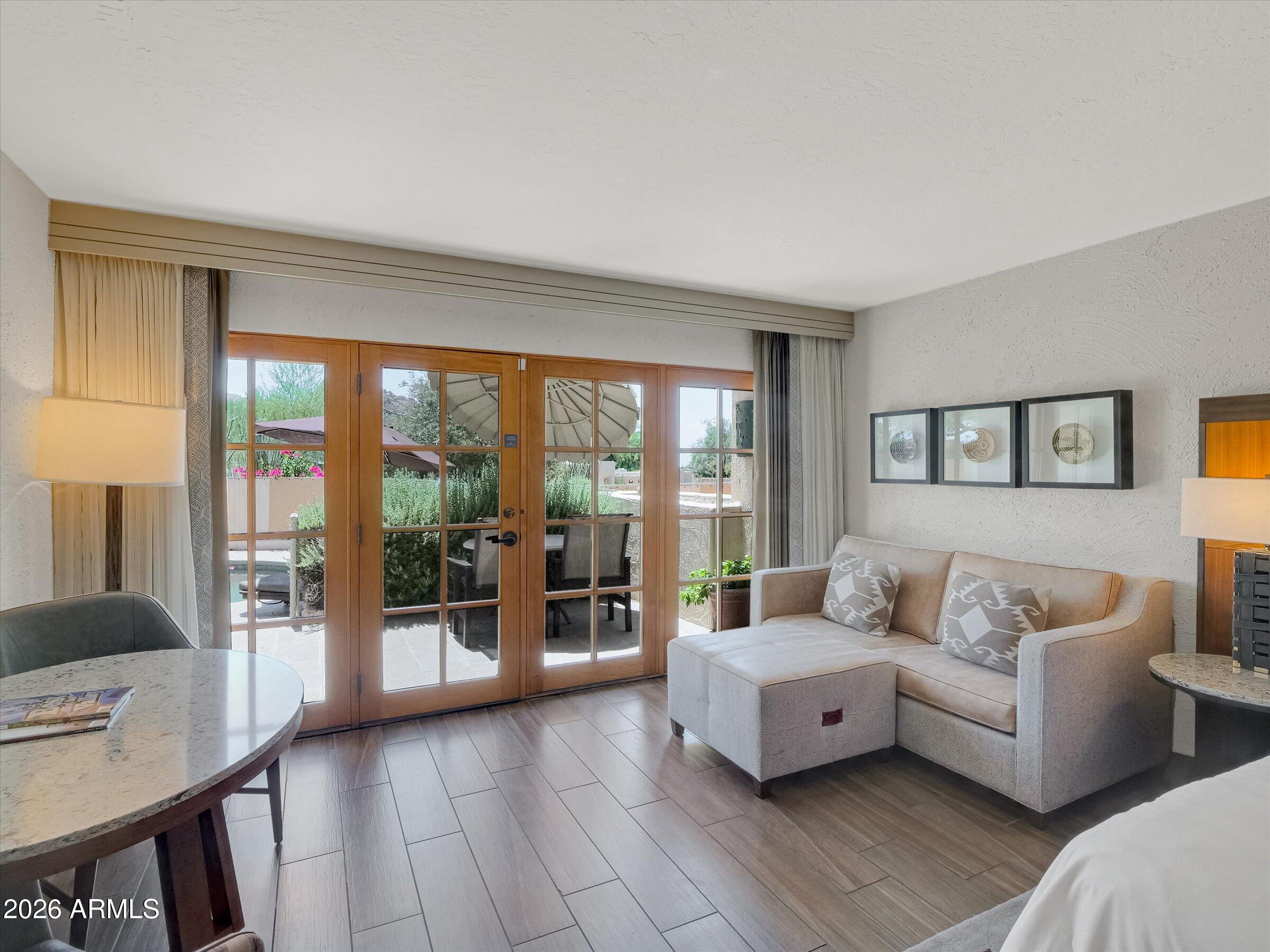 MARRIOT RESORT HOTEL CONDOMINIUM CAMELBACK INN PHA - Commercial Sale