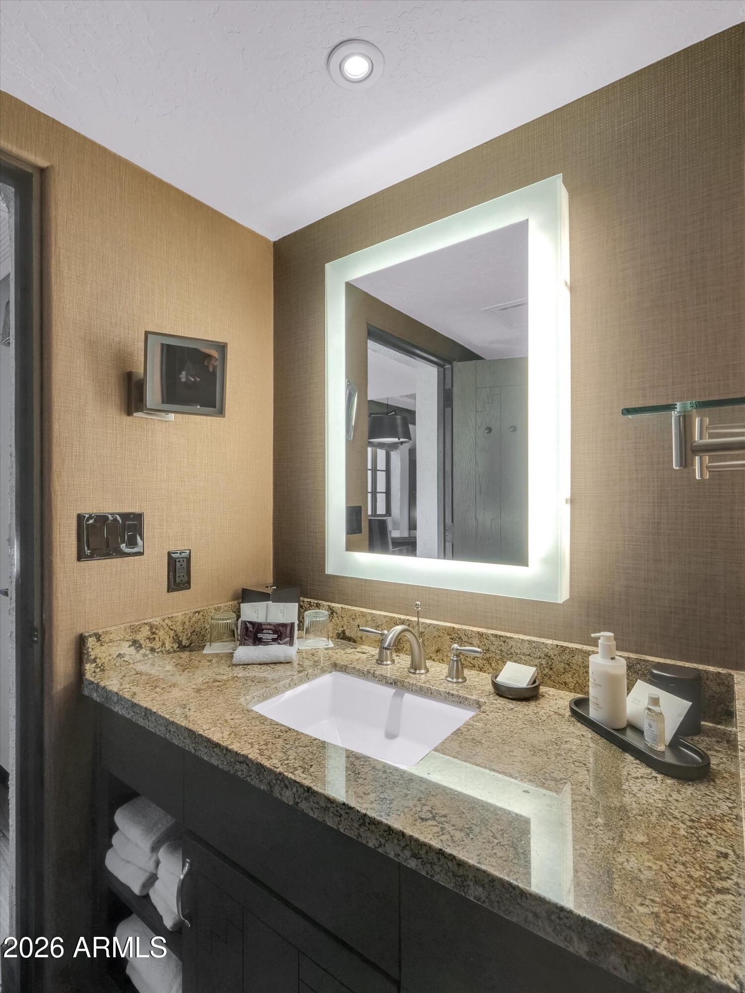 MARRIOT RESORT HOTEL CONDOMINIUM CAMELBACK INN PHA - Commercial Sale