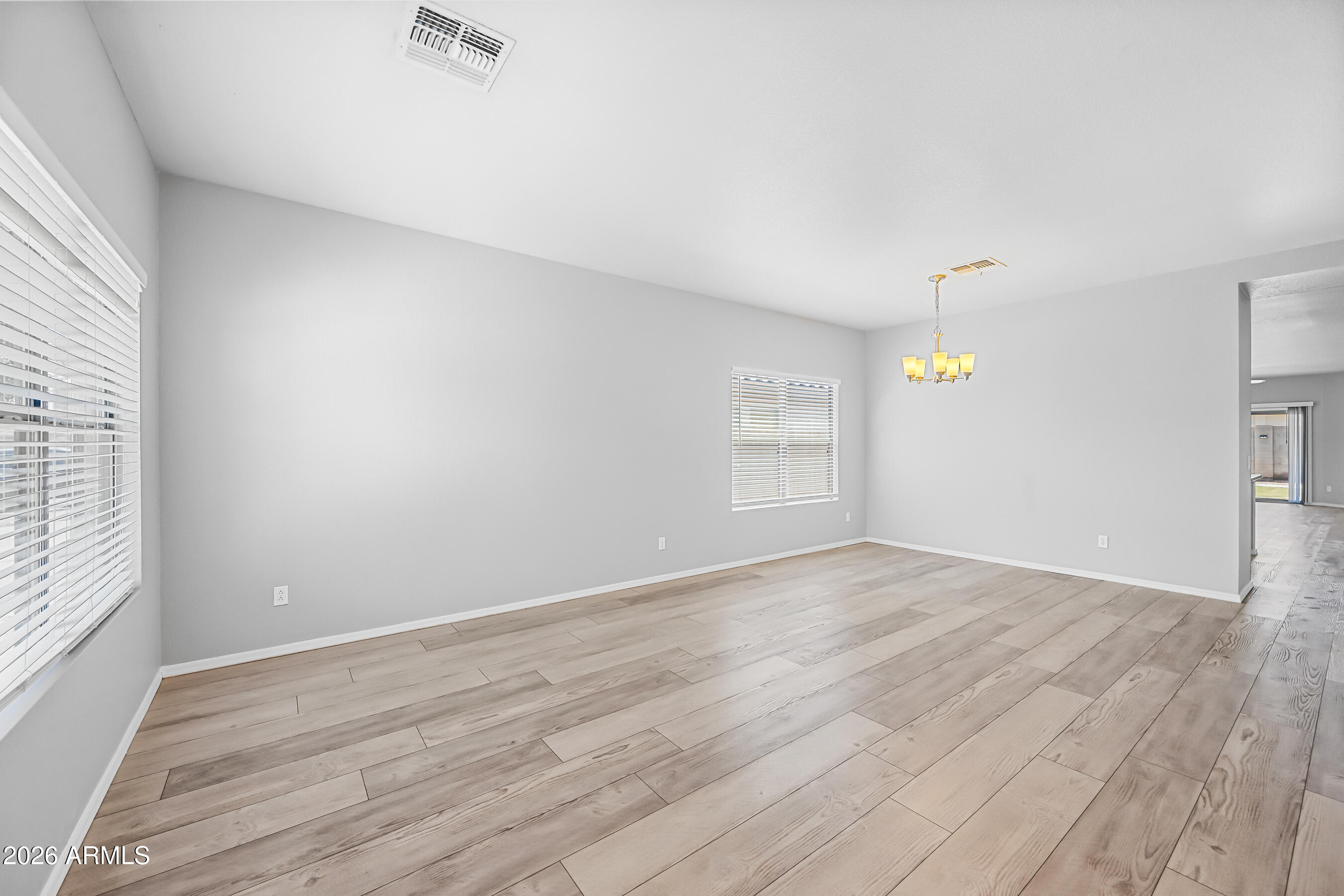 2821 W SANTA CRUZ Avenue
