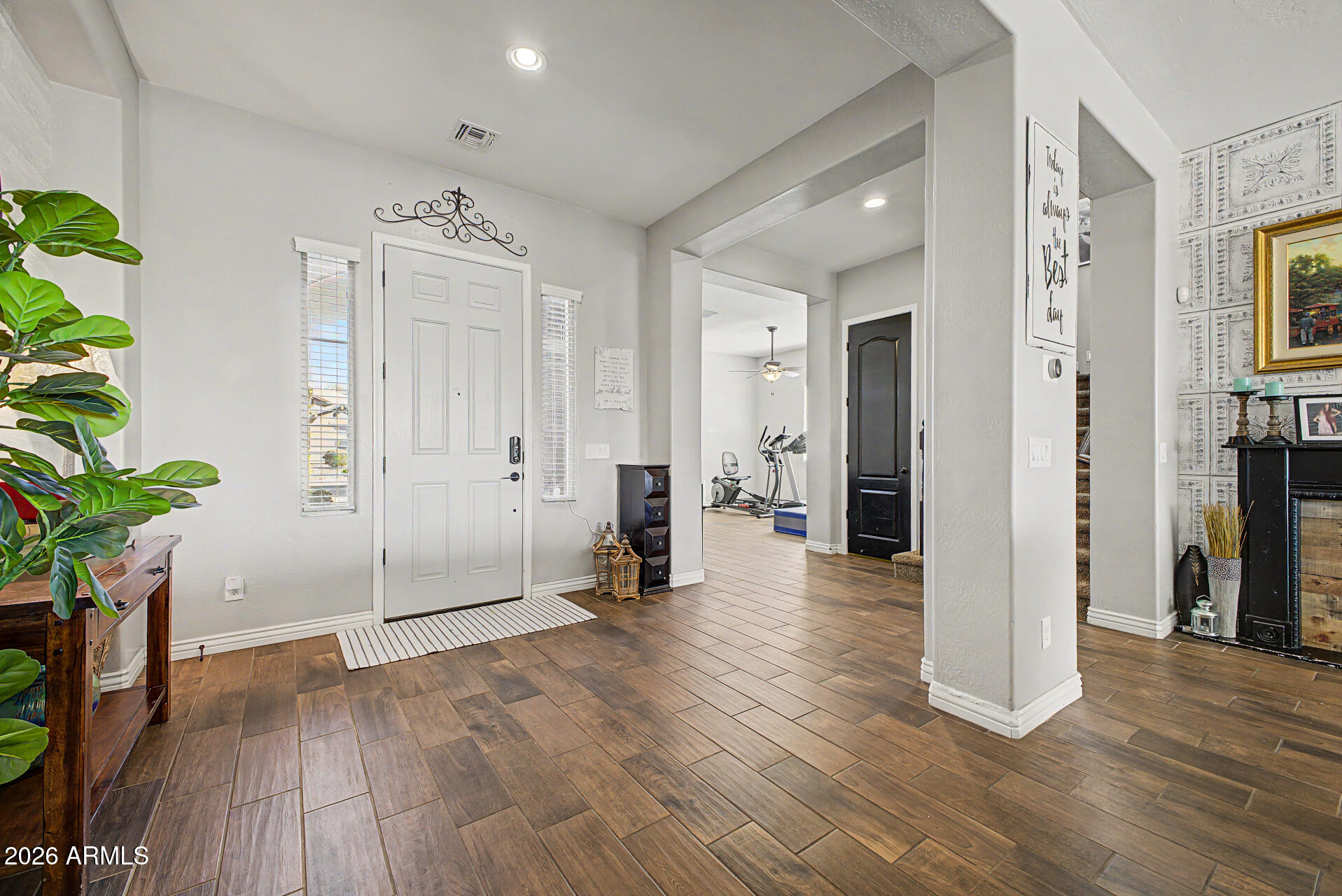 2528 E TOMAHAWK Court