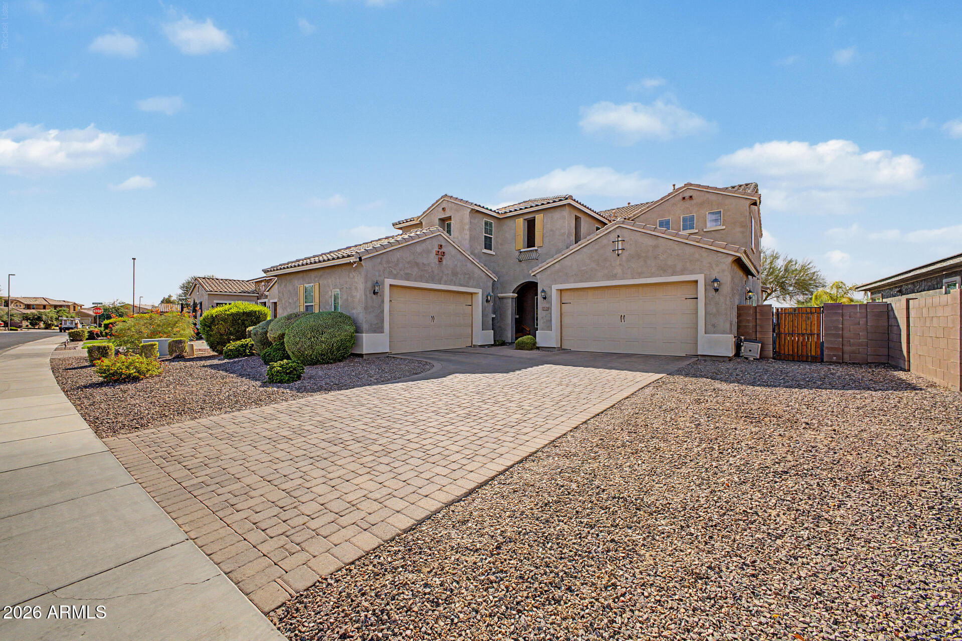 2528 E TOMAHAWK Court
