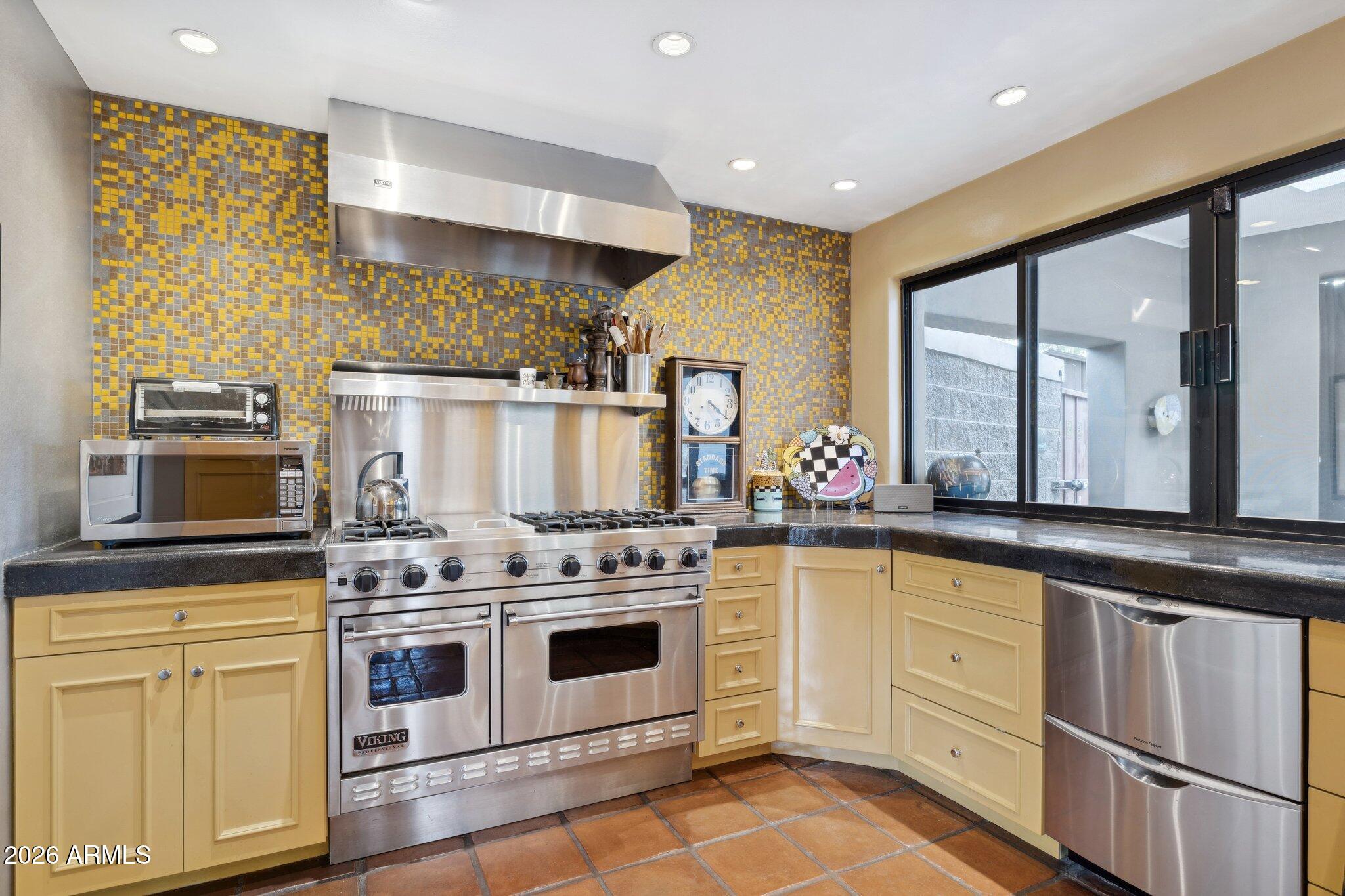 146 E MARIPOSA Street