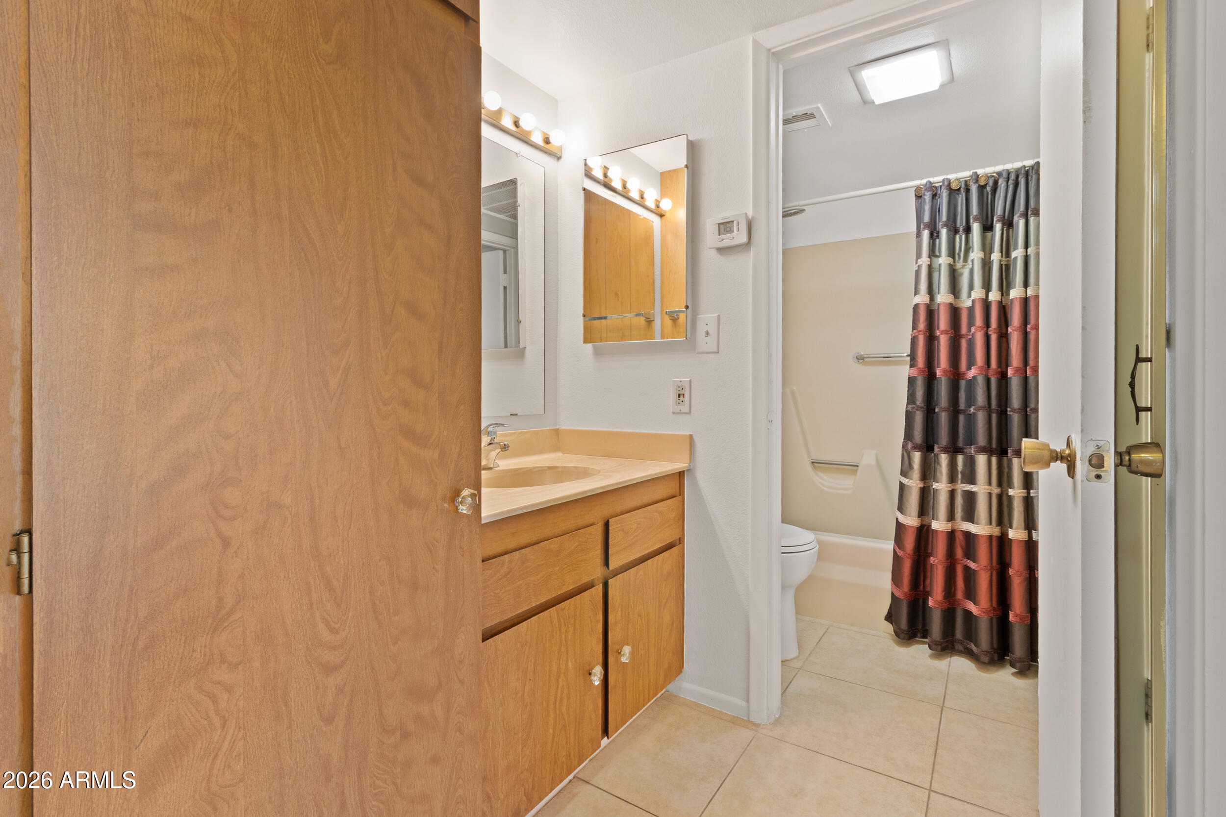 3033 E DEVONSHIRE Avenue 3008