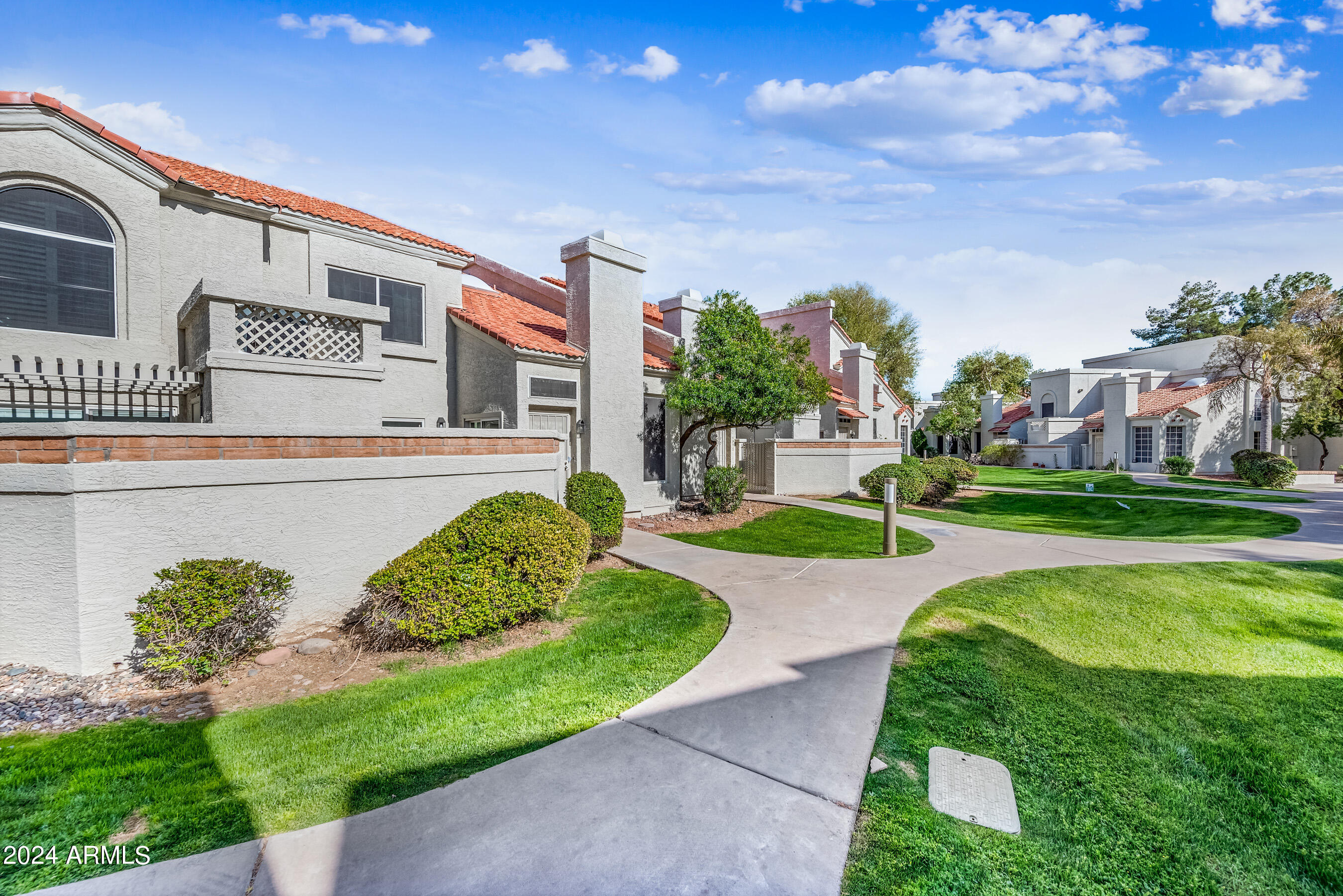 1717 E UNION HILLS Drive 1052