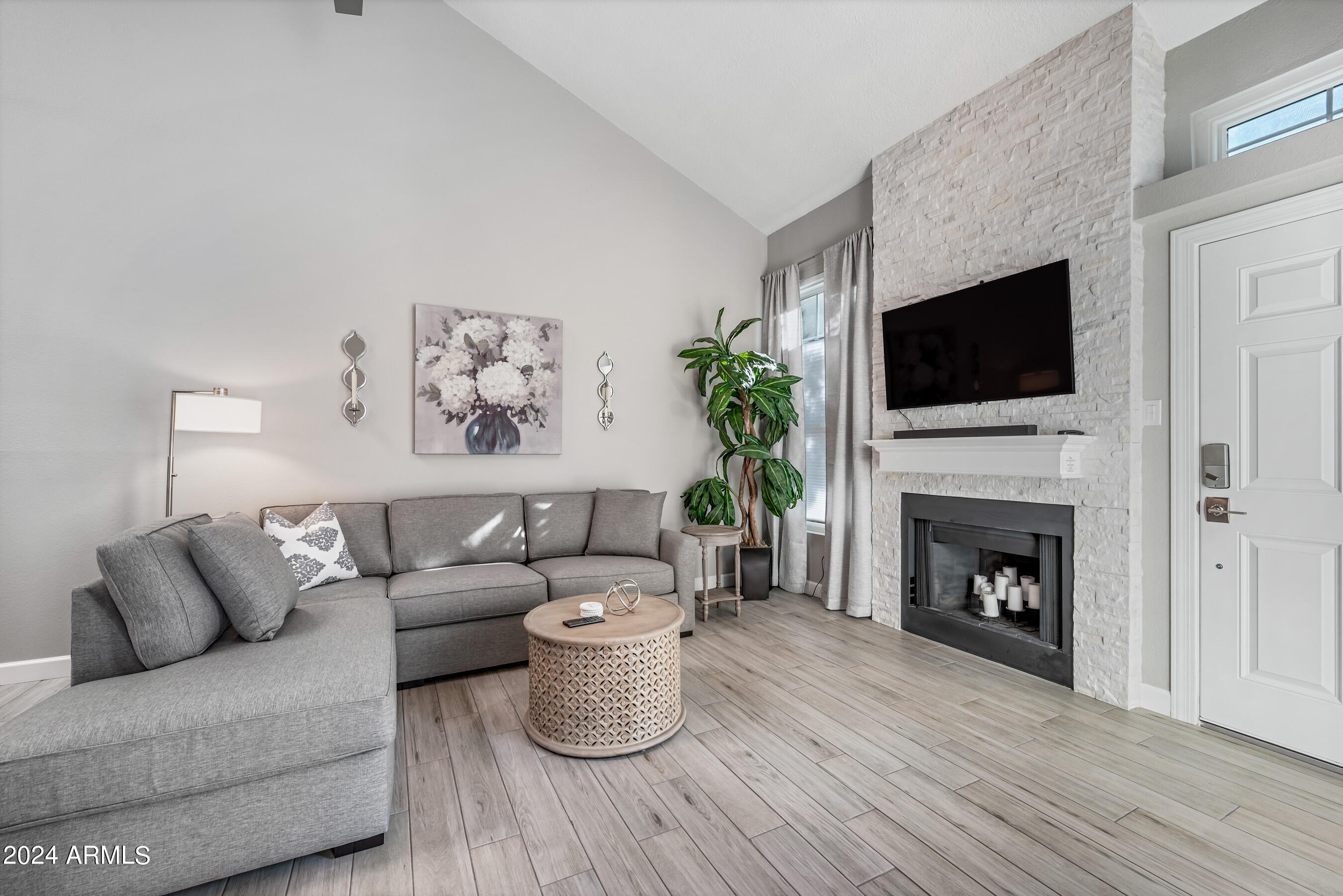 1717 E UNION HILLS Drive 1052