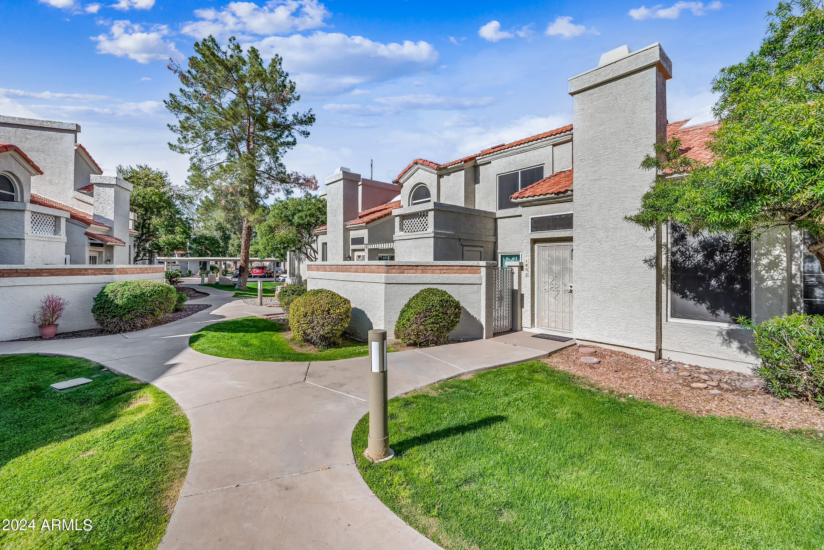 1717 E UNION HILLS Drive 1052