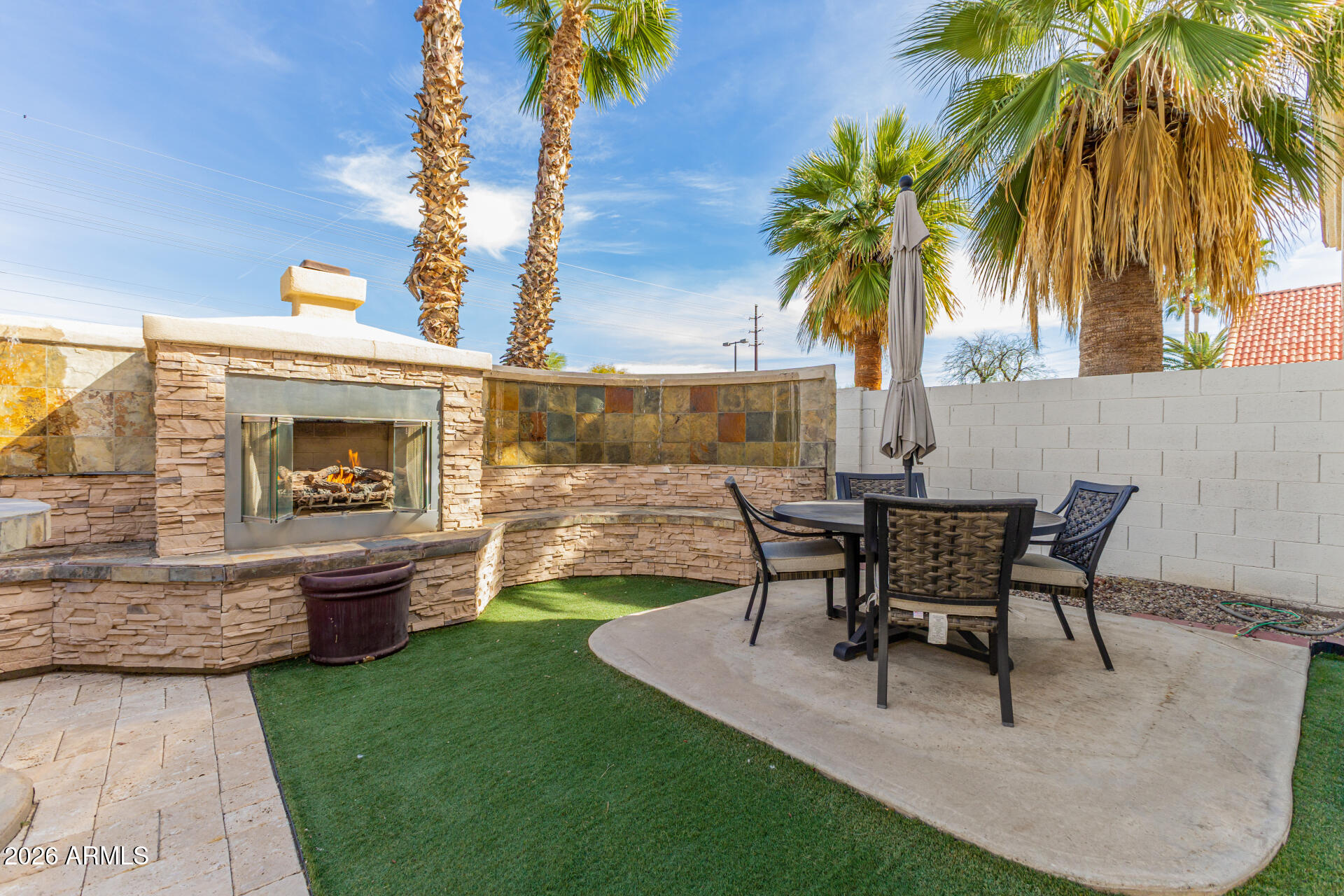 525 N REDROCK Street