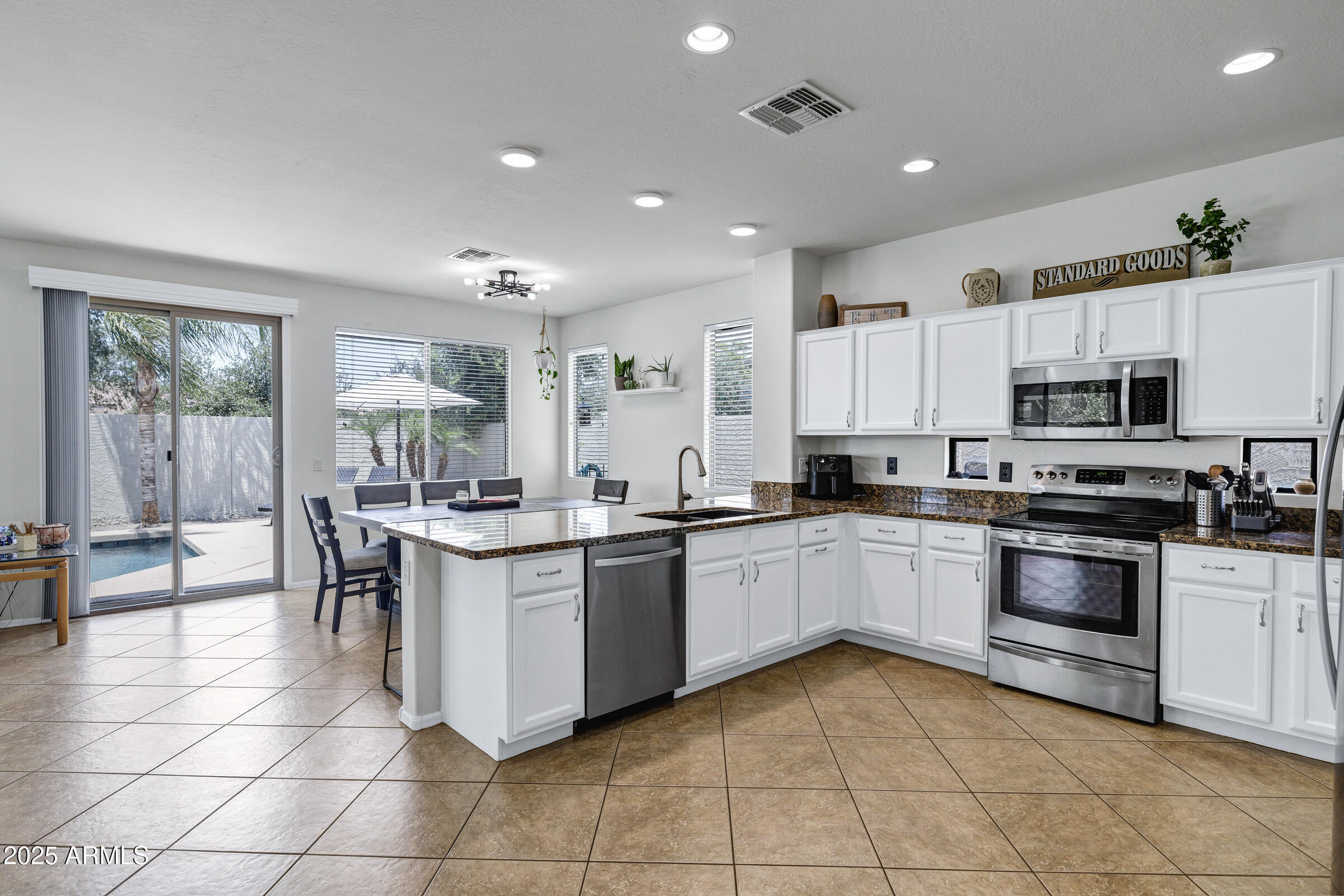 3676 E JANELLE Way