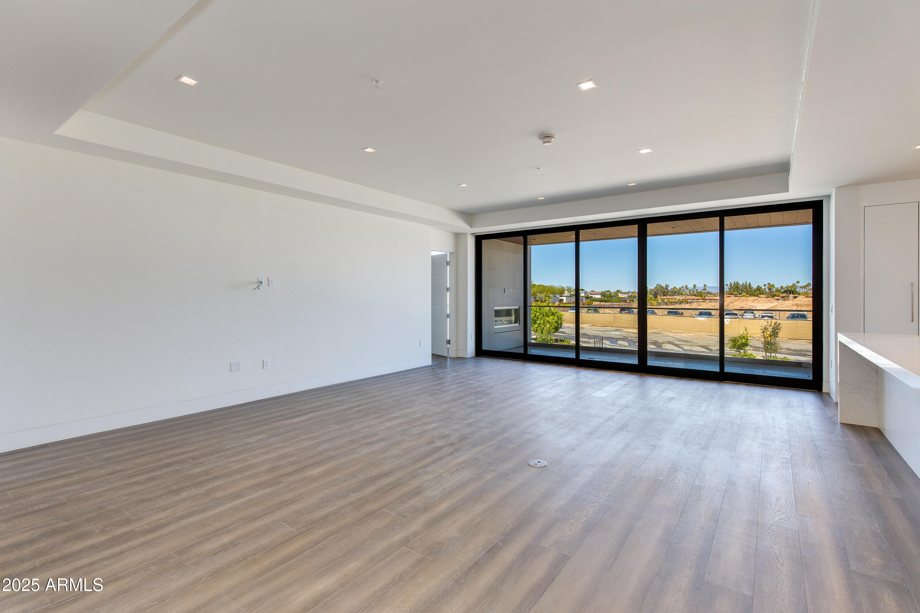 6587 N PALMERAIE Boulevard 2011