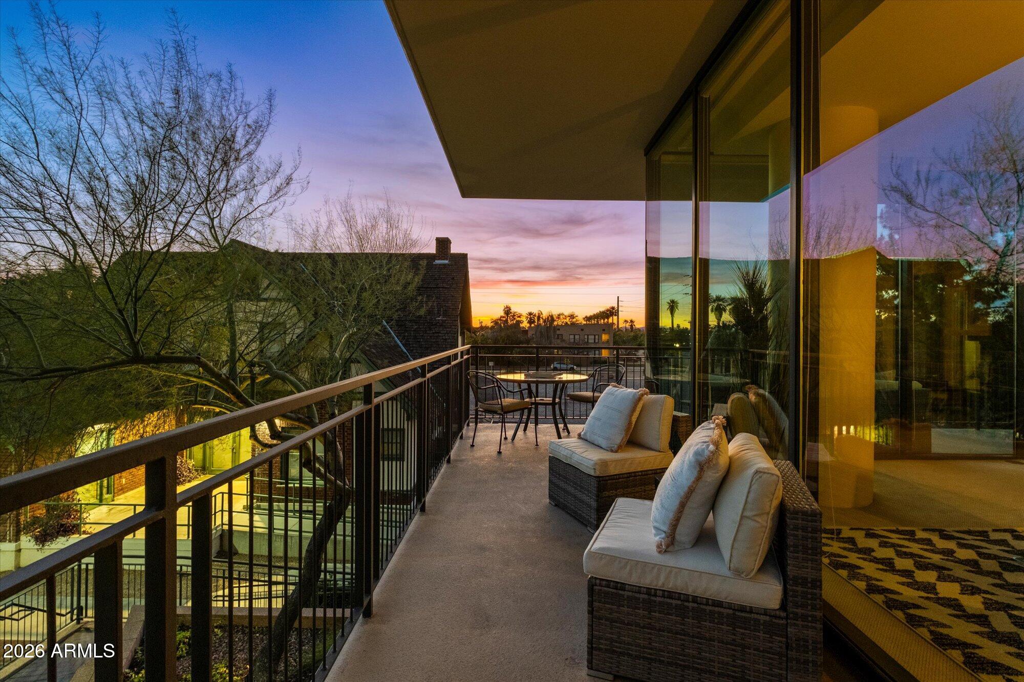 Phoenix, Arizona, 85003, United States, 2 Bedrooms Bedrooms, ,2 BathroomsBathrooms,Residential,Active,2028777