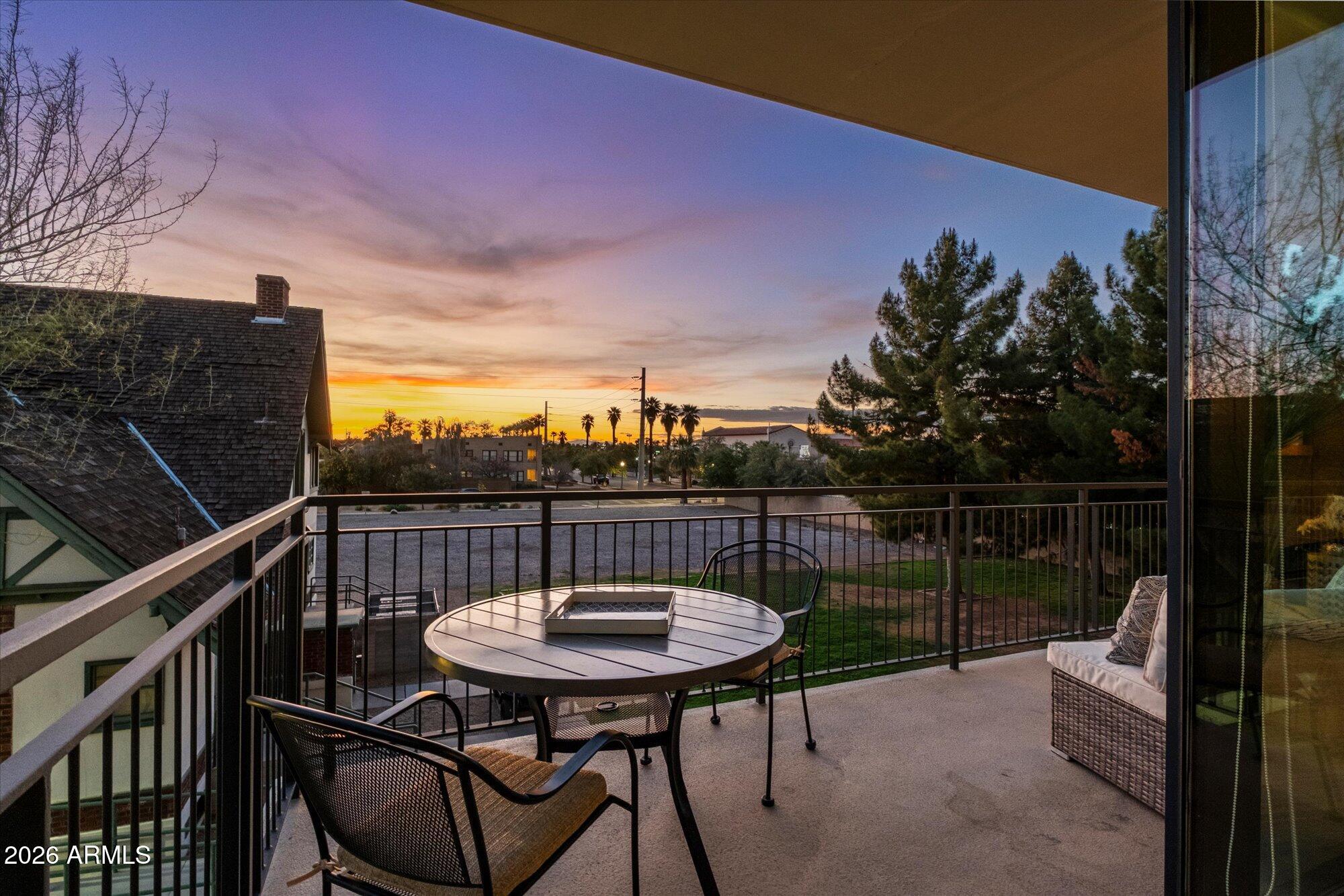 Phoenix, Arizona, 85003, United States, 2 Bedrooms Bedrooms, ,2 BathroomsBathrooms,Residential,Active,2028777