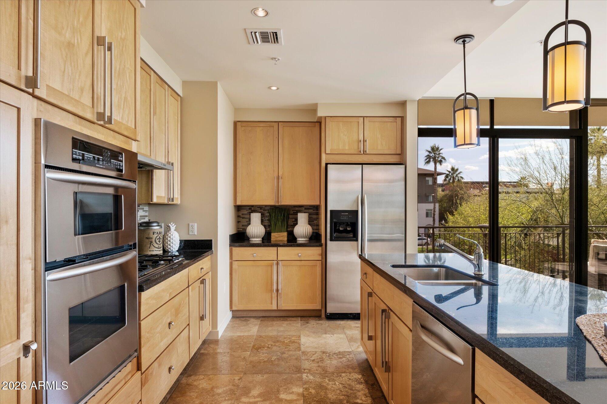 Phoenix, Arizona, 85003, United States, 2 Bedrooms Bedrooms, ,2 BathroomsBathrooms,Residential,Active,2028777