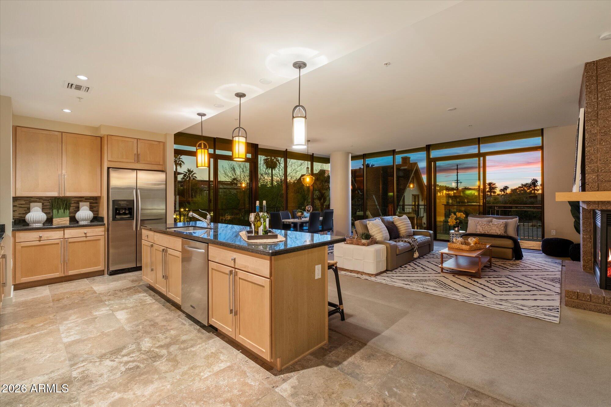 Phoenix, Arizona, 85003, United States, 2 Bedrooms Bedrooms, ,2 BathroomsBathrooms,Residential,Active,2028777