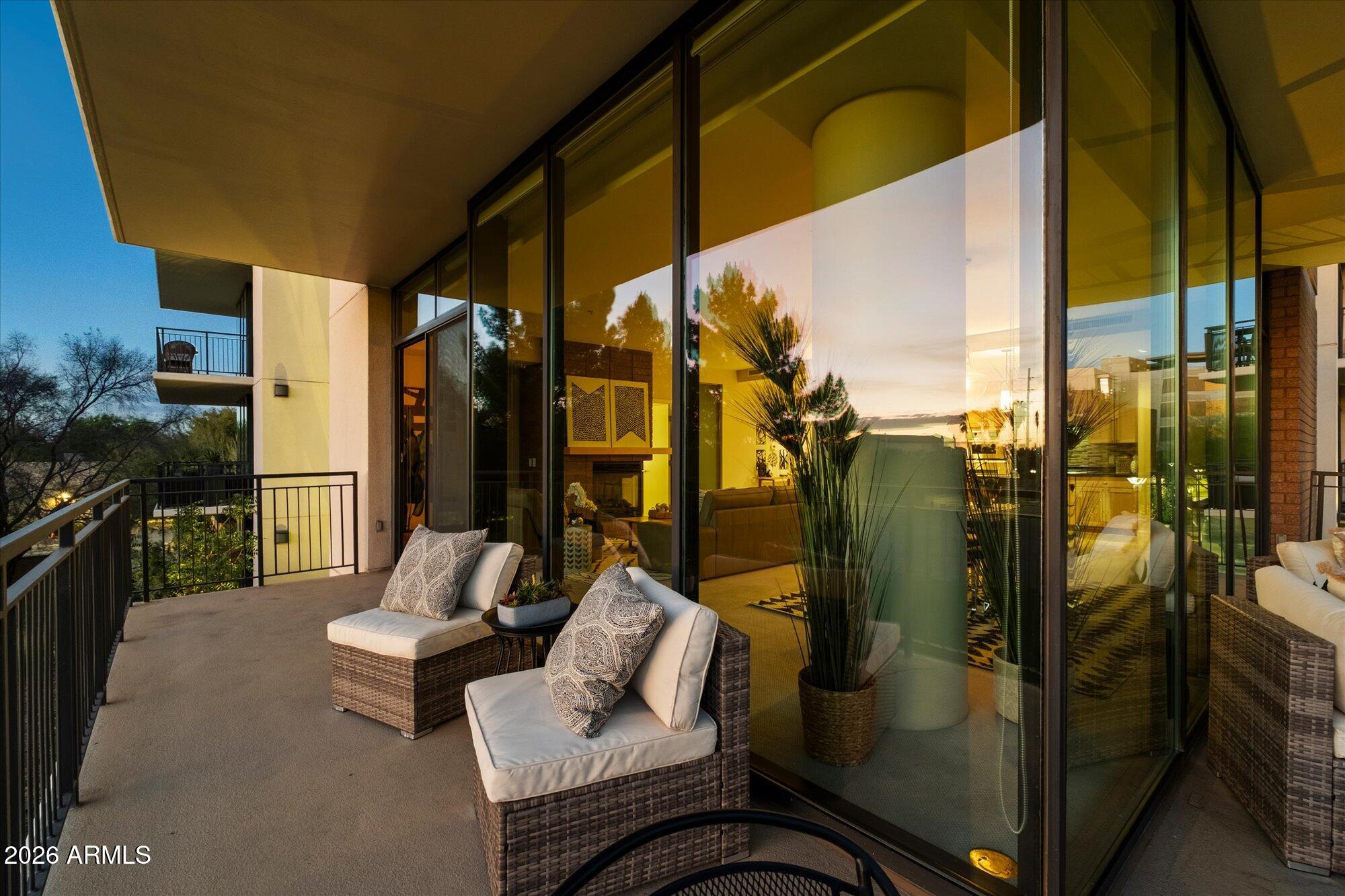 Phoenix, Arizona, 85003, United States, 2 Bedrooms Bedrooms, ,2 BathroomsBathrooms,Residential,Active,2028777