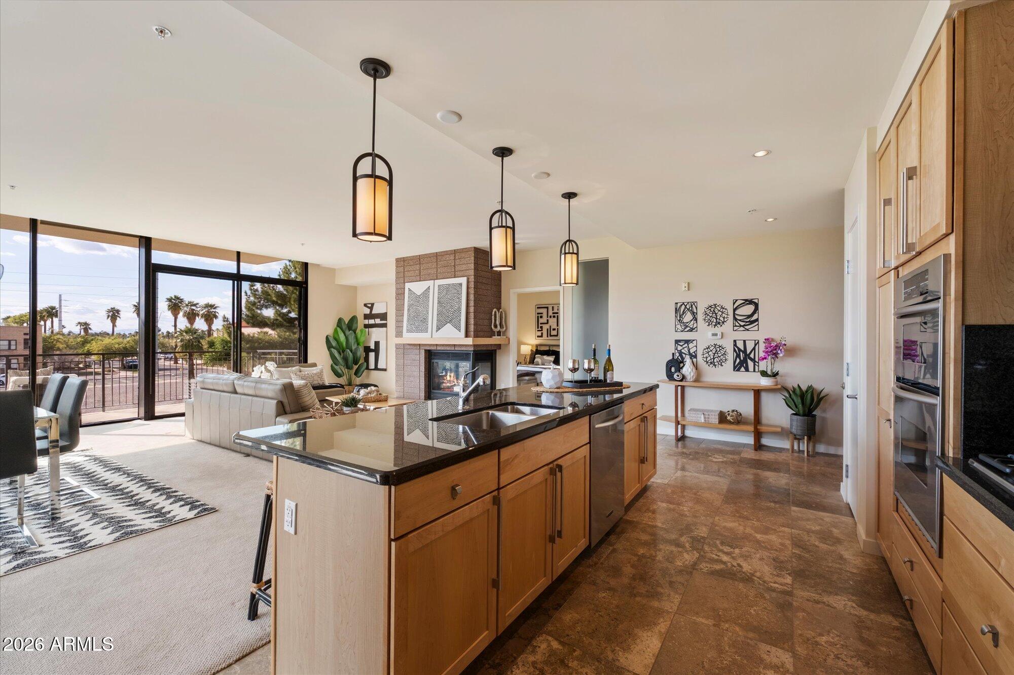 Phoenix, Arizona, 85003, United States, 2 Bedrooms Bedrooms, ,2 BathroomsBathrooms,Residential,Active,2028777