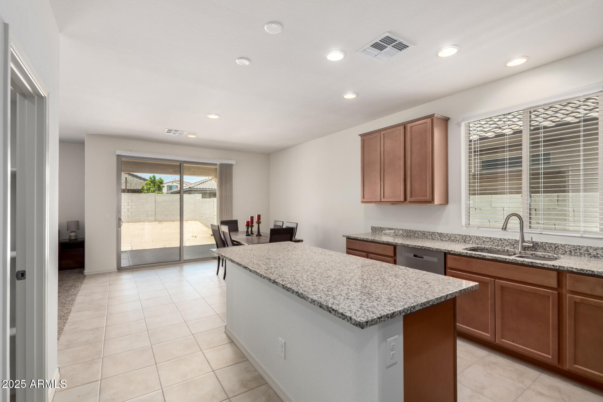 17622 W MISSOURI Avenue