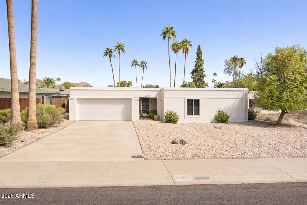 Photo of 2808 E Sunnyside Drive, Phoenix, AZ 85028 (MLS # 6997826)