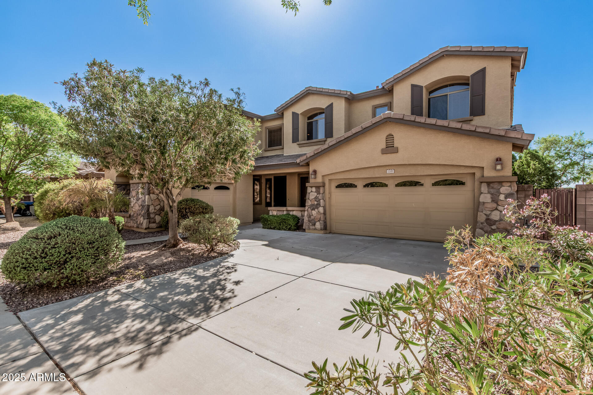 2200 S HOLGUIN Way