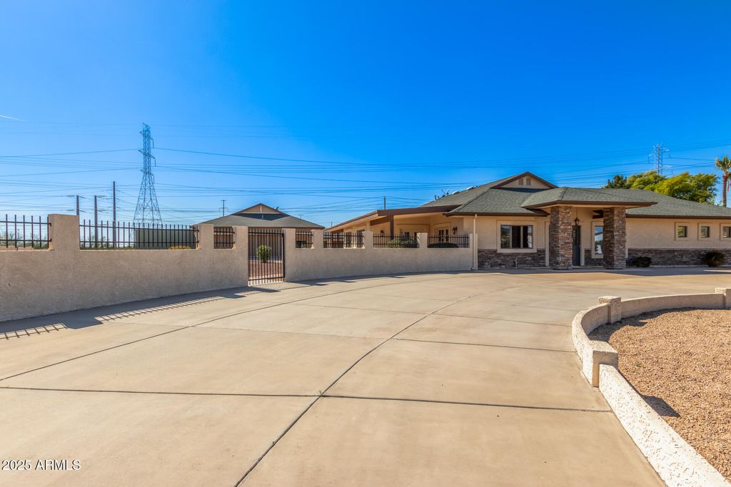 Photo of 9426 N 112th Avenue N, Sun City, AZ 85351 (MLS # 6918293)