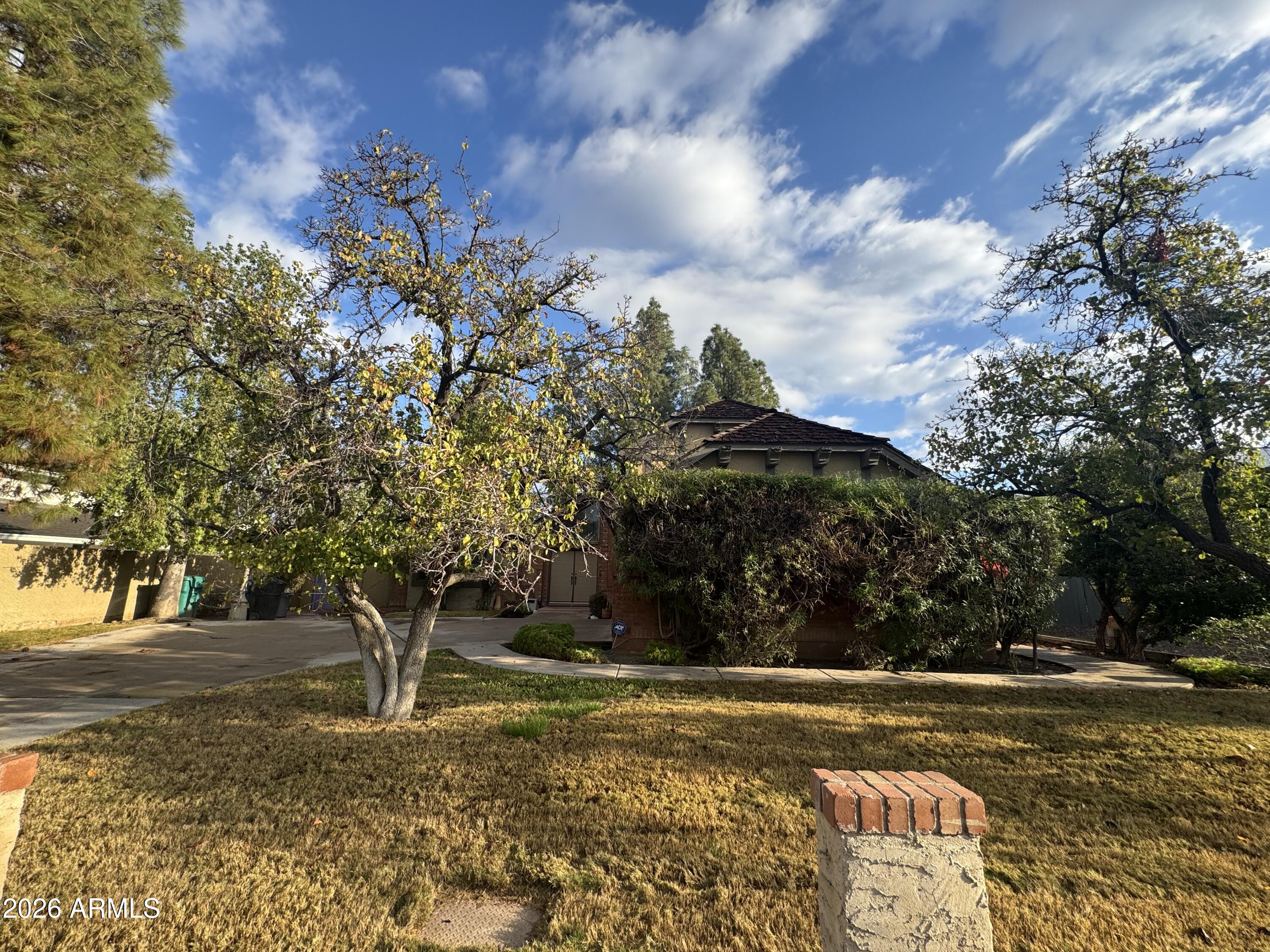 2060 E LOCKWOOD Street