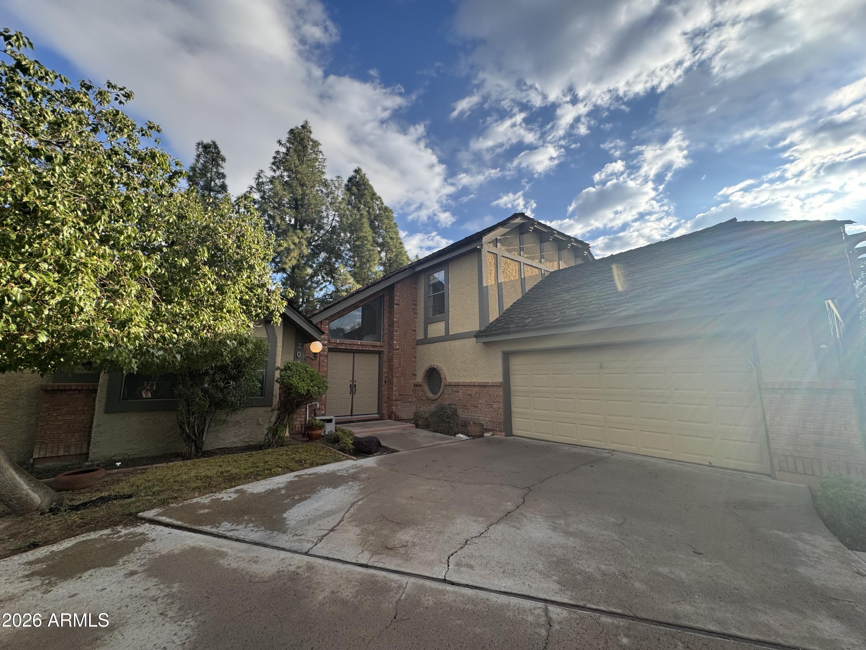 2060 E LOCKWOOD Street