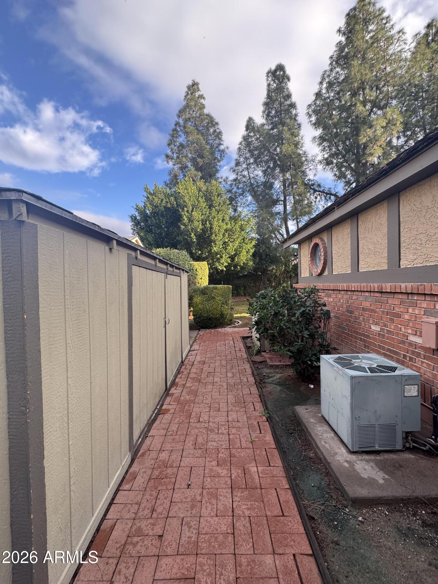 2060 E LOCKWOOD Street