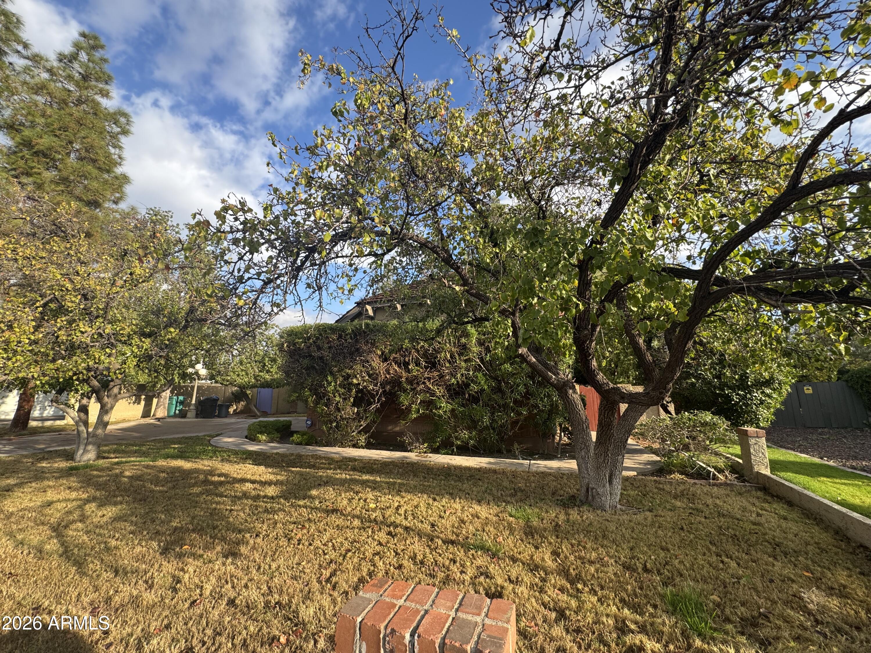 2060 E LOCKWOOD Street