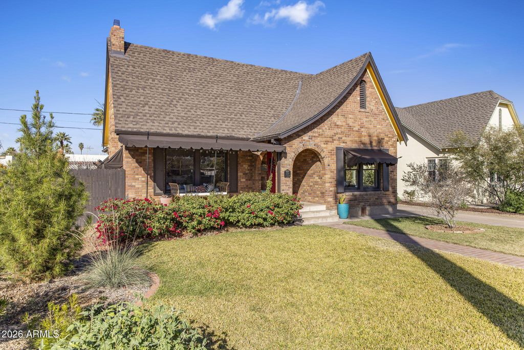 Photo of 530 W Coronado Road, Phoenix, AZ 85003 (MLS # 6983213)