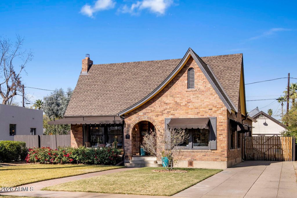 Photo of 530 W Coronado Road, Phoenix, AZ 85003 (MLS # 6983213)