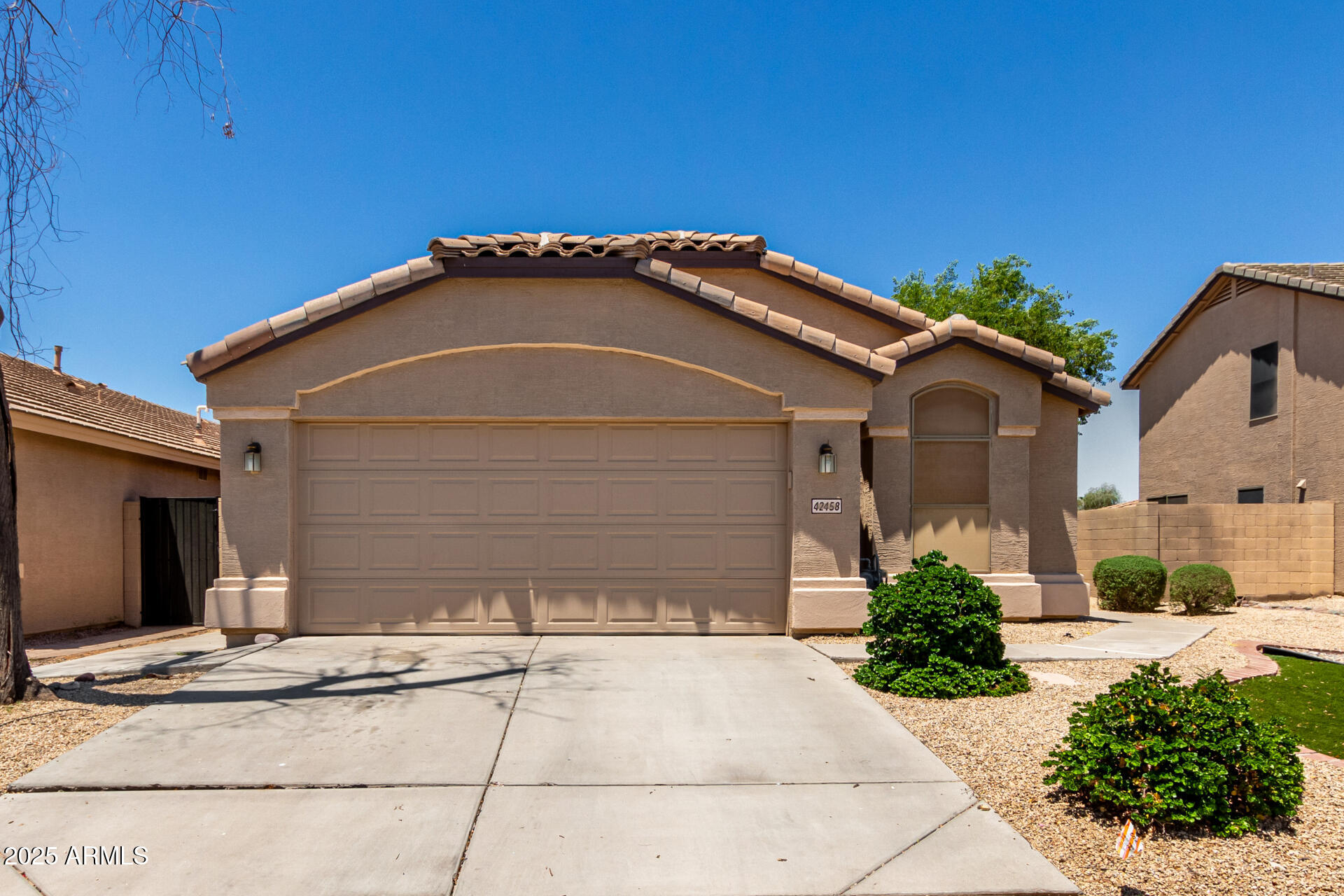 42458 W DESERT FAIRWAYS Drive